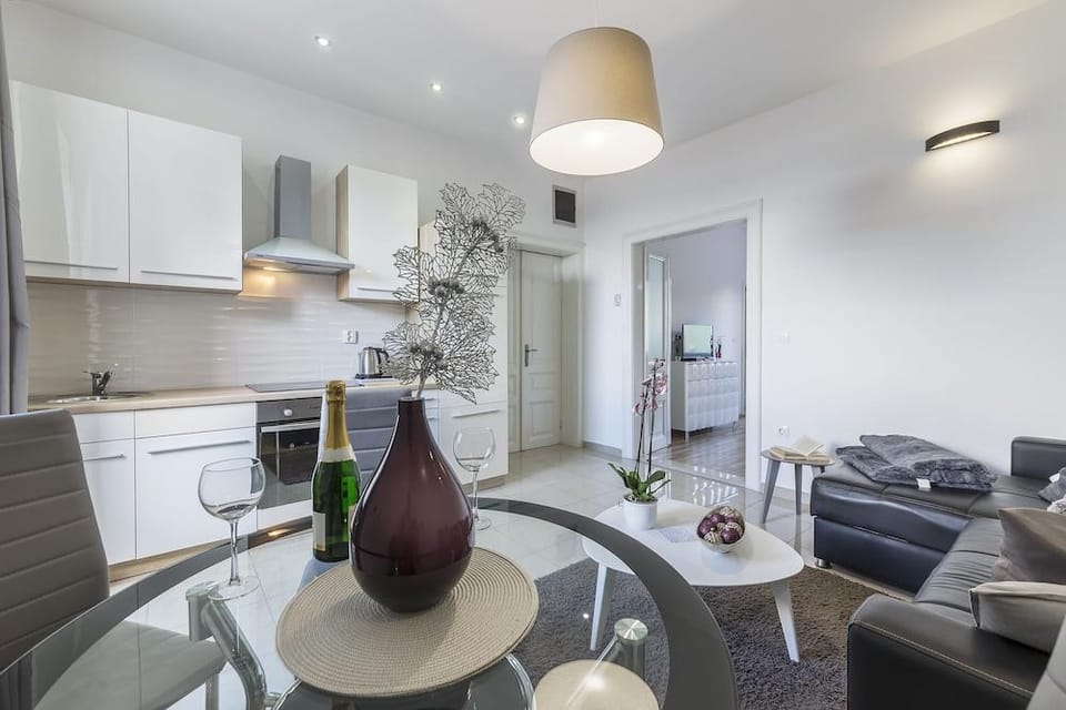 Captain Emo City Apartments Hotel in Pula