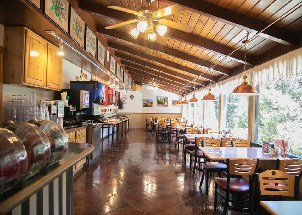 StrawberryInn River Front Resort Inn in Tuolumne County