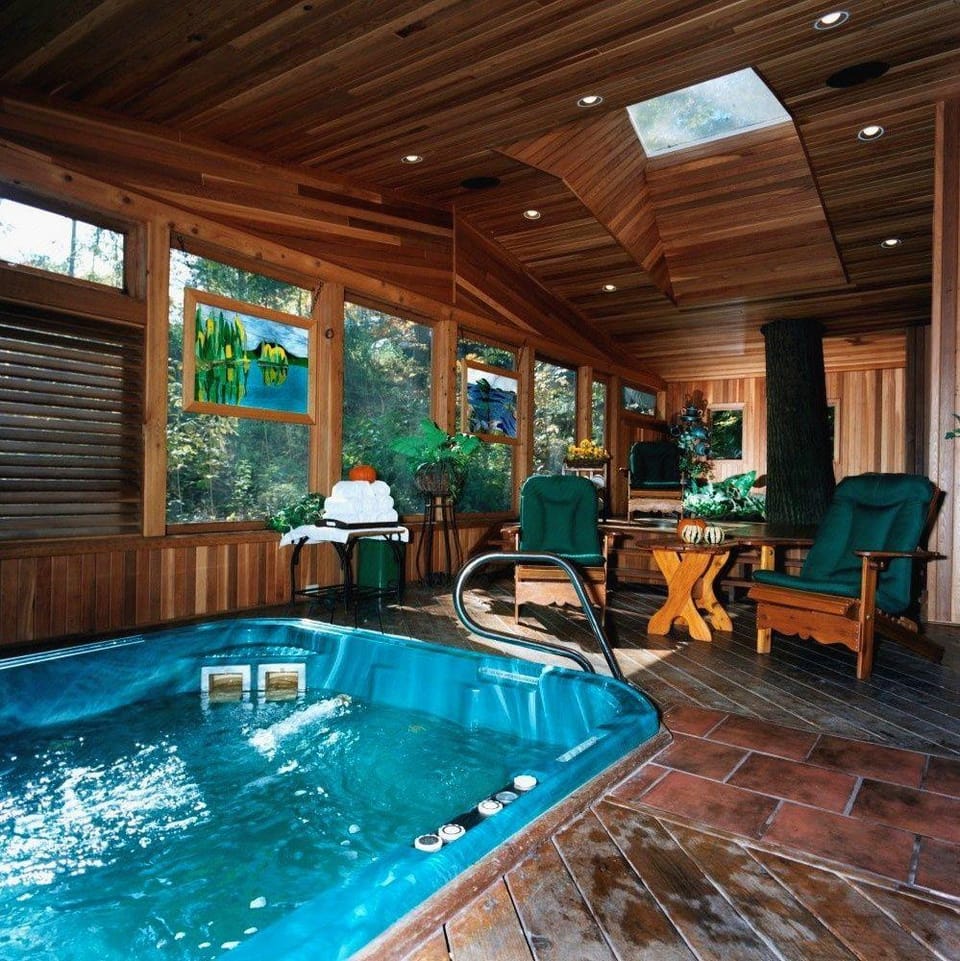 Sherwood Inn Hotel in Muskoka Lakes