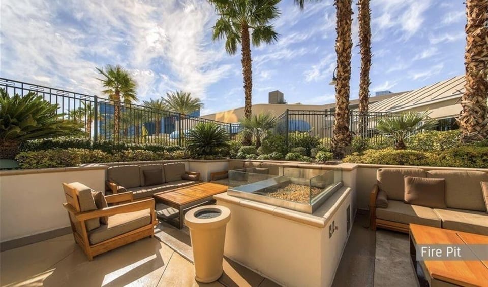 Luxe 1br 2bth Suite MGM Signature Balcony Apartment hotel in Las Vegas Strip