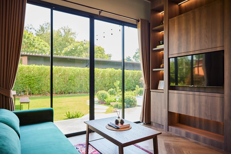 Shared lounge/TV area