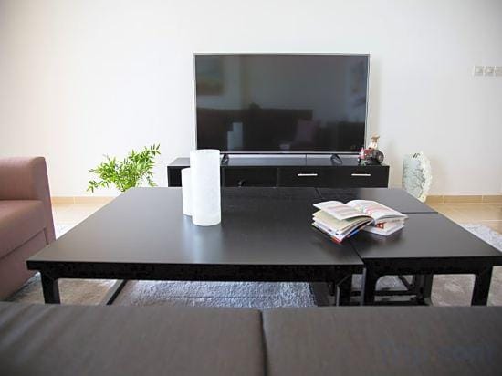 HiGuests - Shams 1 Hotel in Dubai