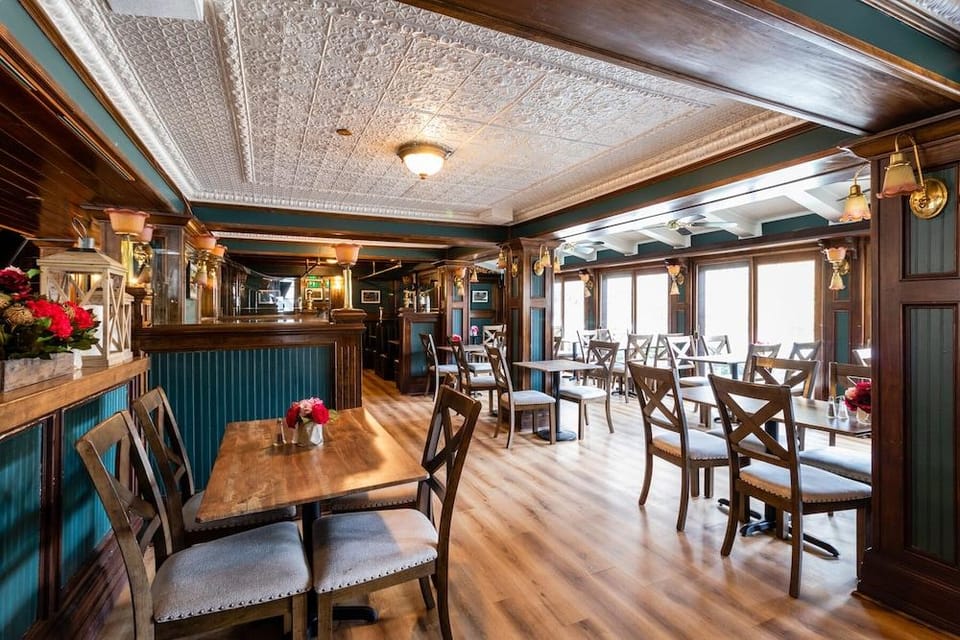 Saddleback Inn Hotel in Lake Arrowhead