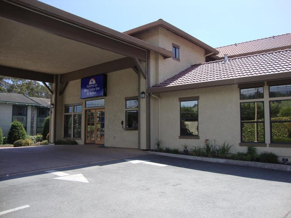 The Miramar Inn & Suites Hotel in El Granada