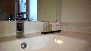 Bijna Wit, Nabij Trein, Metro reg.nr 330162-412 Hotel in Brussels