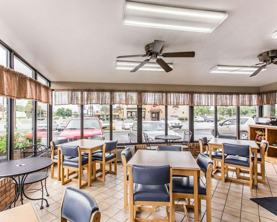 Econo Lodge Hotel in Lebanon