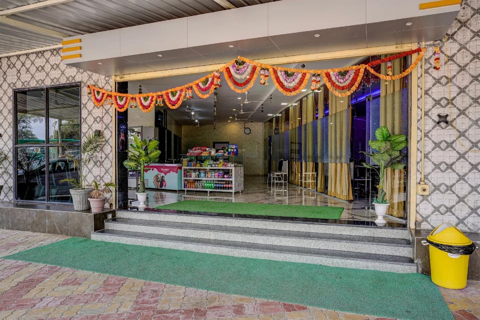Neelkanth Hotel And Restaurant Hotel in Gujarat