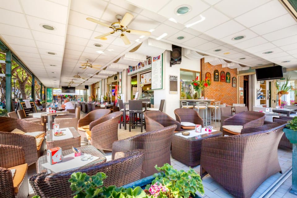 Bar/lounge