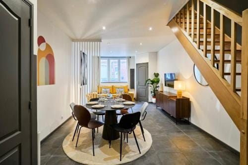 3 bedroom house with courtyard, near metro Hotel in Flanders