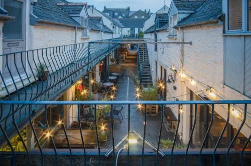 Cosy At The Mews - 2 Bedroom Apartment - Tenby Hotel in Wales