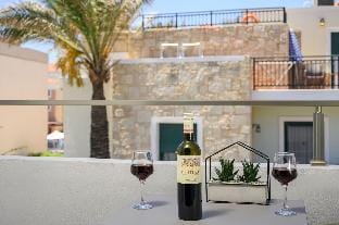Athina Suites | 1BD chic apartments w/shared pool Hotel in Platanias