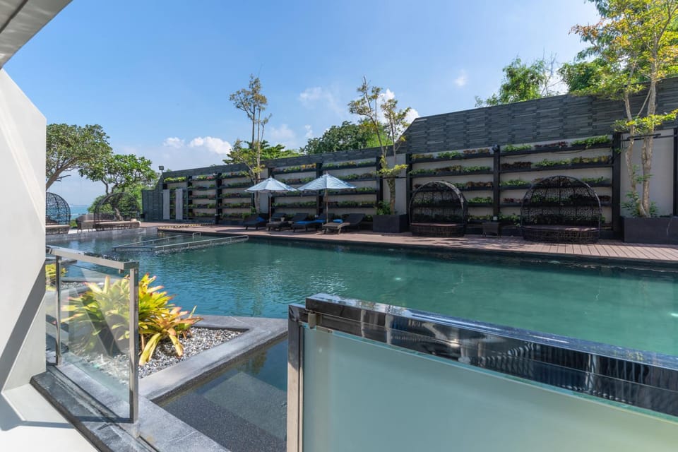 Mayaana Beach Resort Pattaya Hotel in Pattaya City