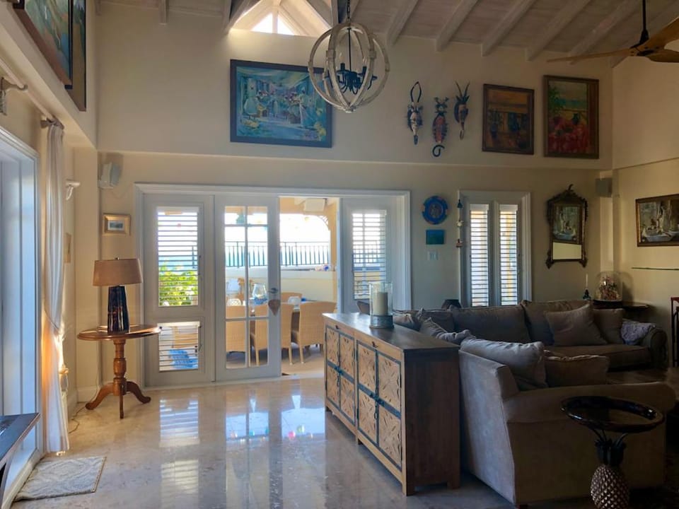 White Sands Beach Condos Apartment hotel in Oistins