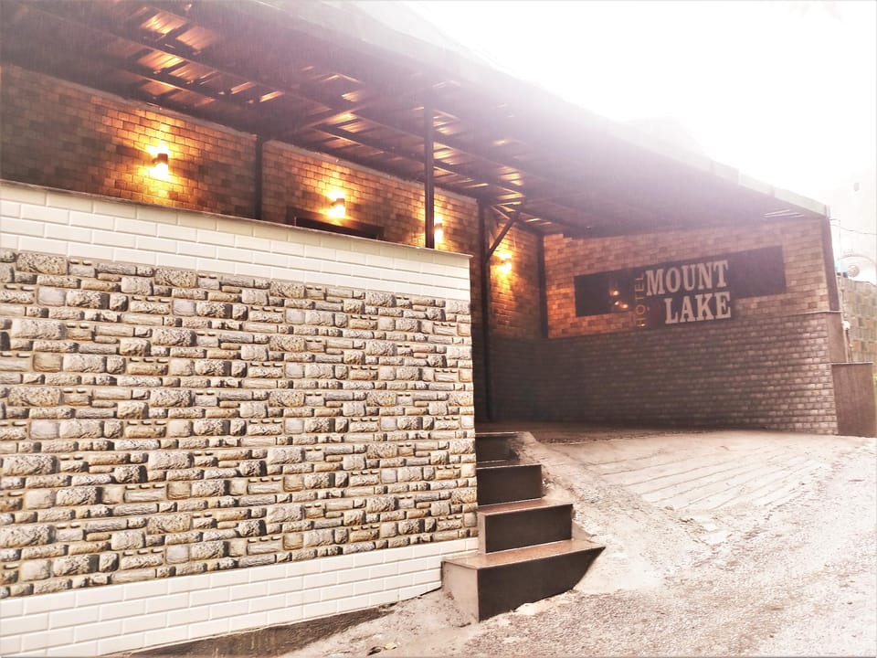 Hotel Mount N Lake Hotel in Uttarakhand
