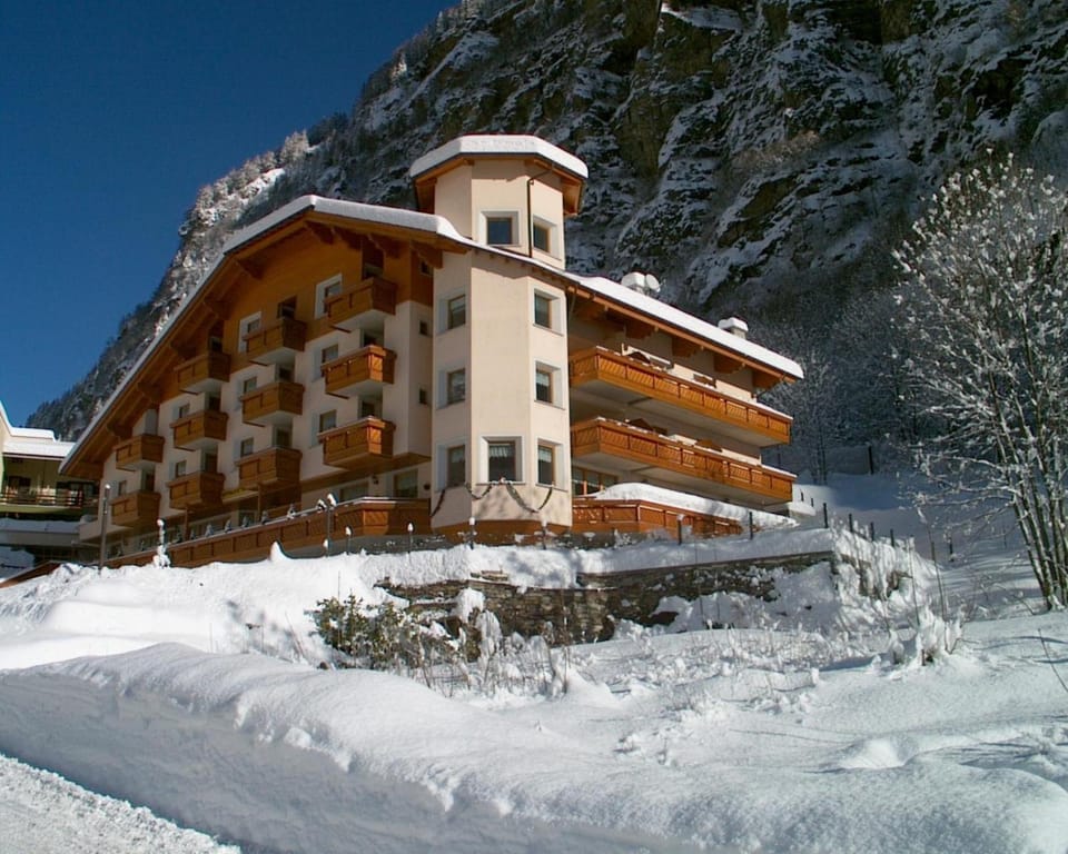 Alps Oriental Wellness HOTEL Hotel in Canton of Grisons