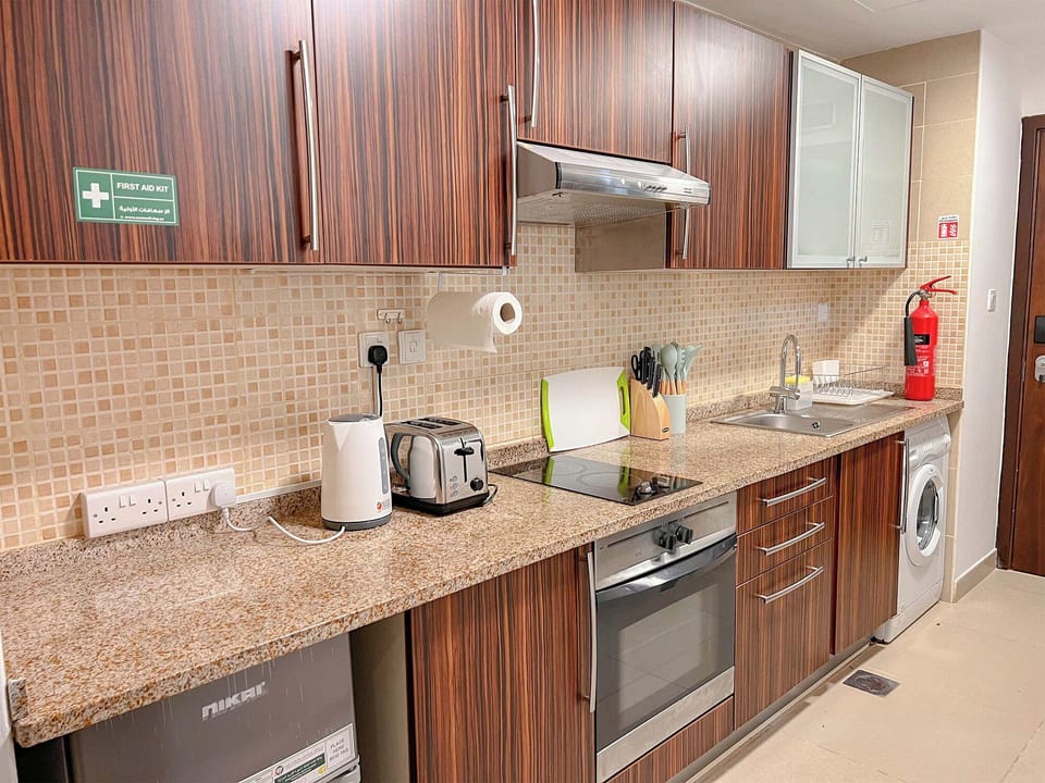 Cosmos Living Modern Studio Near Dubai Marina Hotel in Dubai