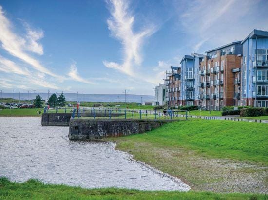 The Penthouse - 3 Bedroom Apartment - Llanelli Hotel in Wales