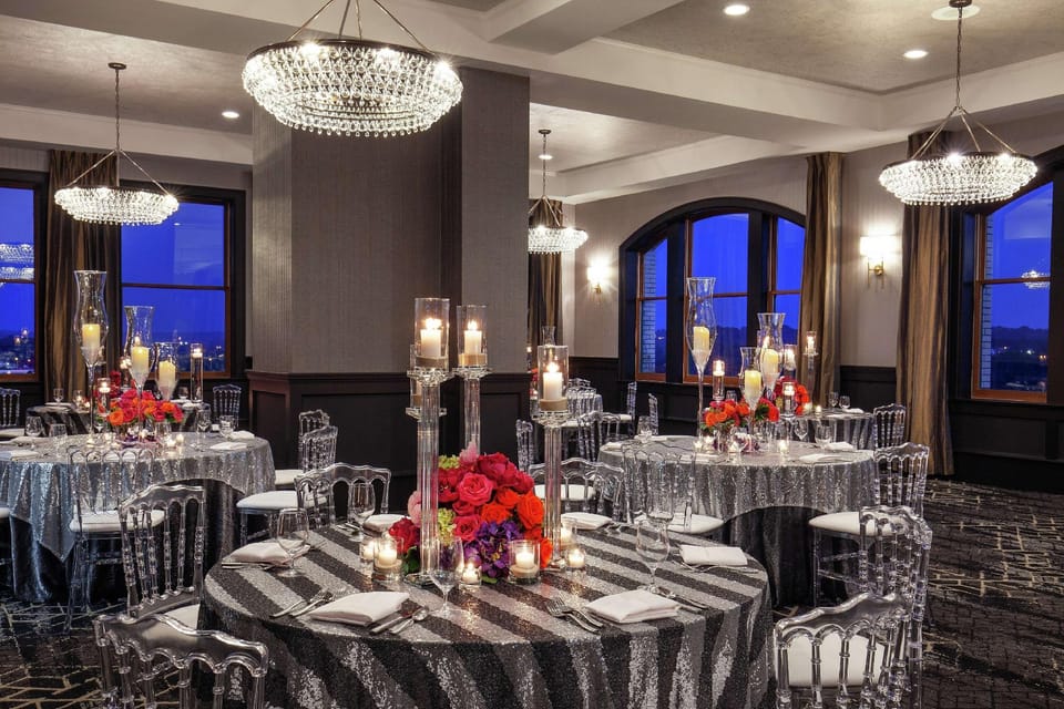 DoubleTree by Hilton Youngstown Downtown Hotel in Youngstown