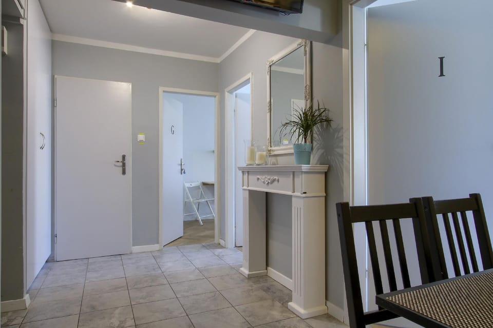 Unit Warszawa Centrum Room by Metro Rondo ONZ Hotel in Warsaw