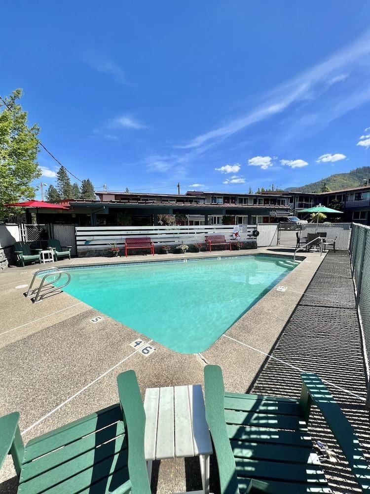 Timbers INN and Suites Motel in Ashland