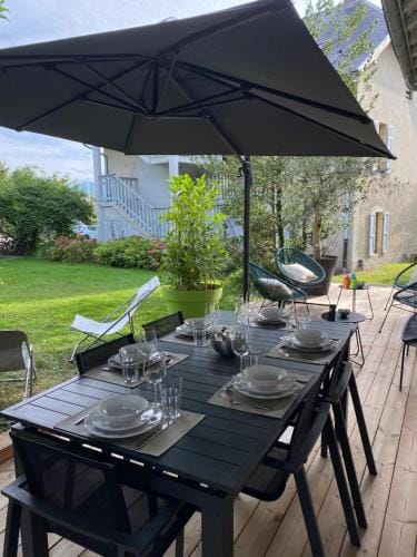 Villa & Appartments des Muriers - 500 m du Lac Hotel in Haute-Savoie