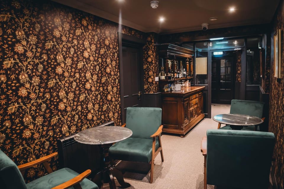 Roslyn House Hotel in Scotland