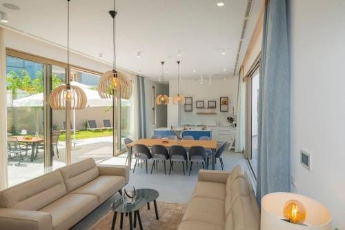 Luxury Villa Blue with a pool Hotel in Split-Dalmatia County