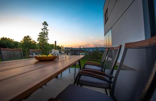 Luxury Villa Blue with a pool Hotel in Split-Dalmatia County