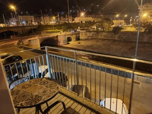 Holding House -Close train station and port Hotel in Salerno