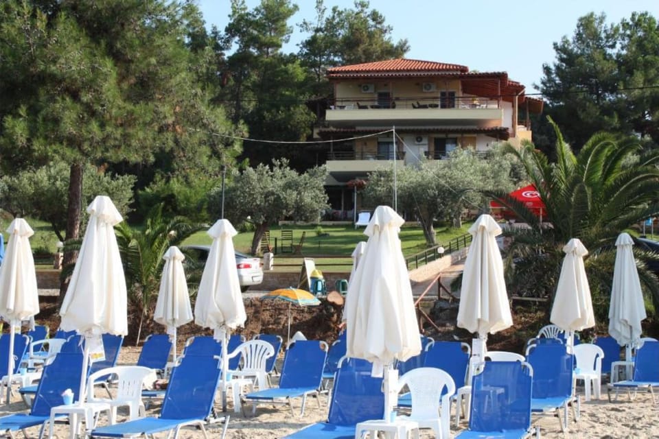 Bambola Apartments by Booking Kottas Hotel in Halkidiki
