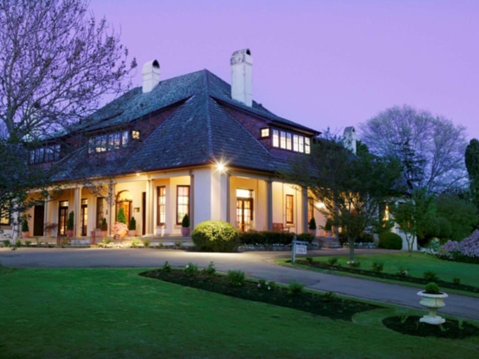 Peppers Manor House Hotel in Moss Vale