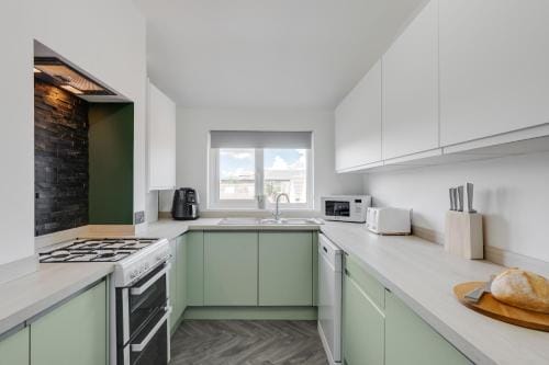 St David's Apartment | Stunning 2 Bedrooms Wi-Fi Hotel in Lytham St Annes