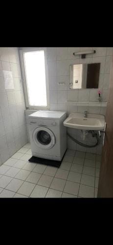 Einfache Schlafmoglichkeit mit Gemeinschaftskuche und Bad Hotel in Hesse