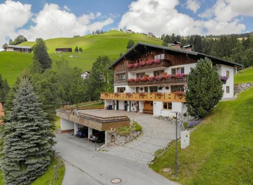 Gastehaus Almhof Hotel in Tyrol