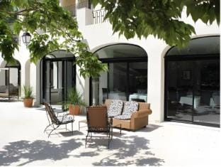 Logis Hotel Restaurant du Parc Hotel in Fontaine-de-Vaucluse