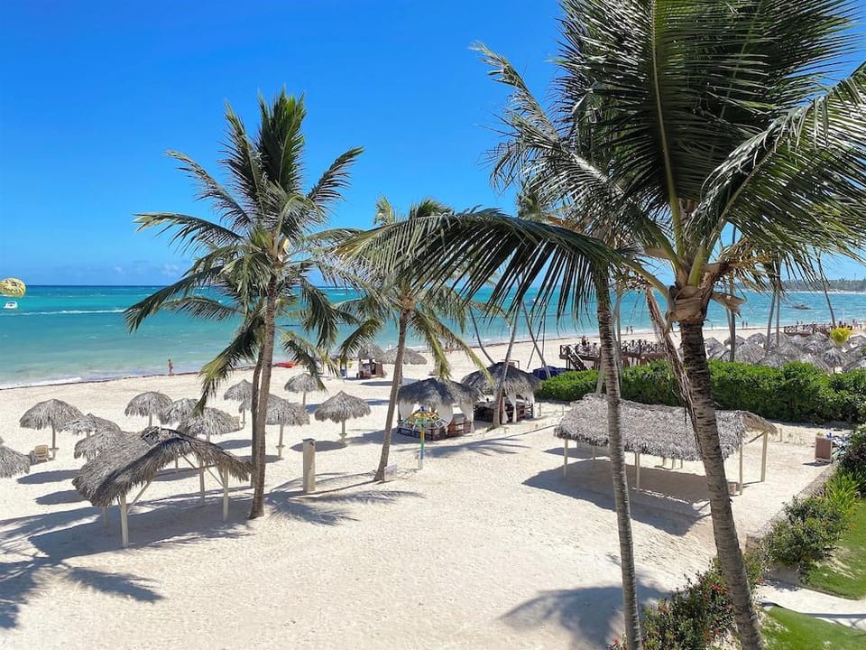 Ducassi Suites Beach Club & Spa ROOFTOP POOL Hotel in Punta Cana