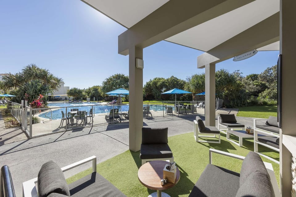 Swimming pool [outdoor]