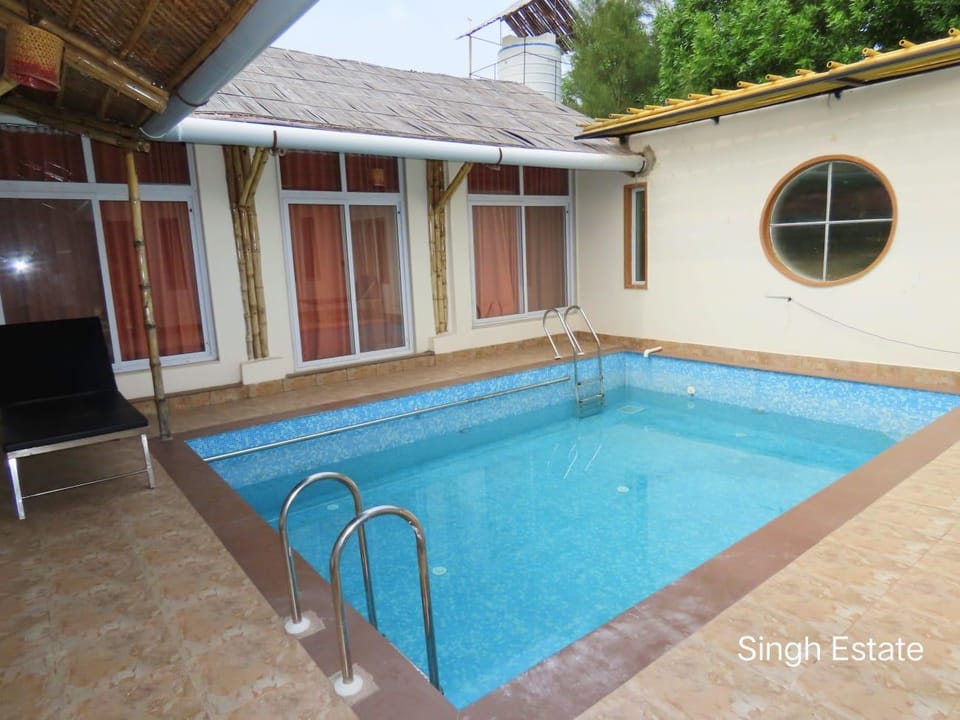 Private pool