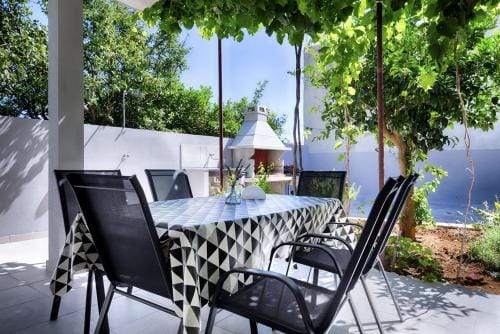 Apartments and rooms by the sea Komiza, Vis - 9722 Hotel in Komiža
