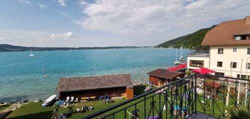 Gasthof mit Seeterasse & Appartements Zur Landeroith Hotel in Schörfling am Attersee