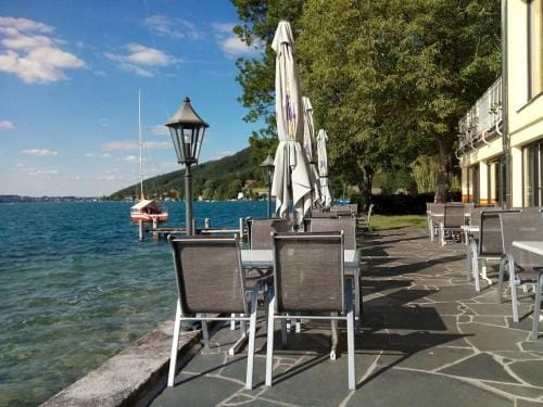 Gasthof mit Seeterasse & Appartements Zur Landeroith Hotel in Schörfling am Attersee