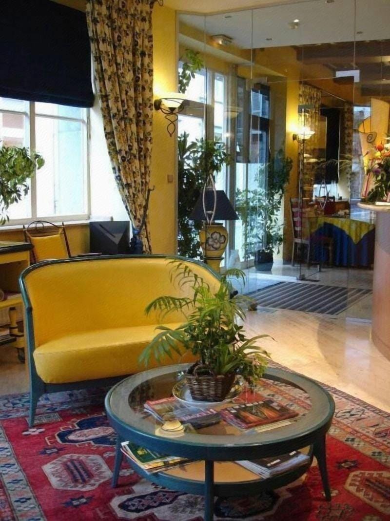 Les Reflets Jaunes Hotel in Wallonia, Belgium