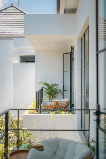 Puri Senang - Modern 4BR Pool Villa · Central Berawa · 6 min to Beach & Finns Resort in North Kuta