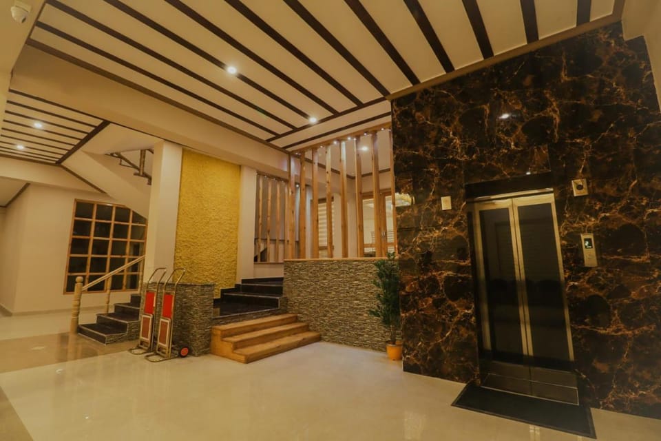Crown Himalaya Hotel Hotel in India