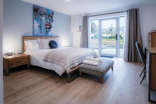 Suite 6 - Sleeping Giant Hotel - Pen Y Cae Inn Hotel in Wales