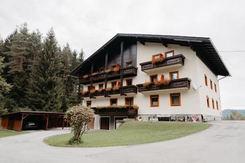 Pension Waldruh - Tannenheim Hotel in Villach