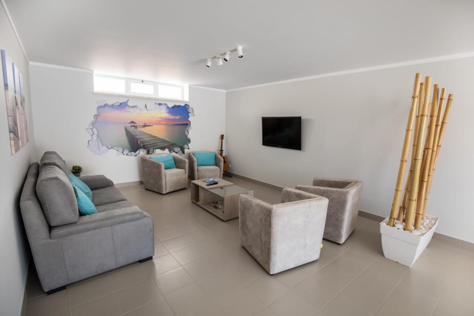 Shared lounge/TV area