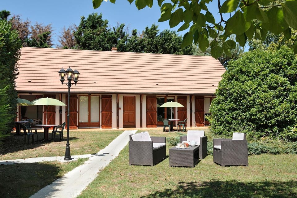 Logis Hotel Restaurant LE VIEUX FUSIL Hotel in Centre-Val de Loire