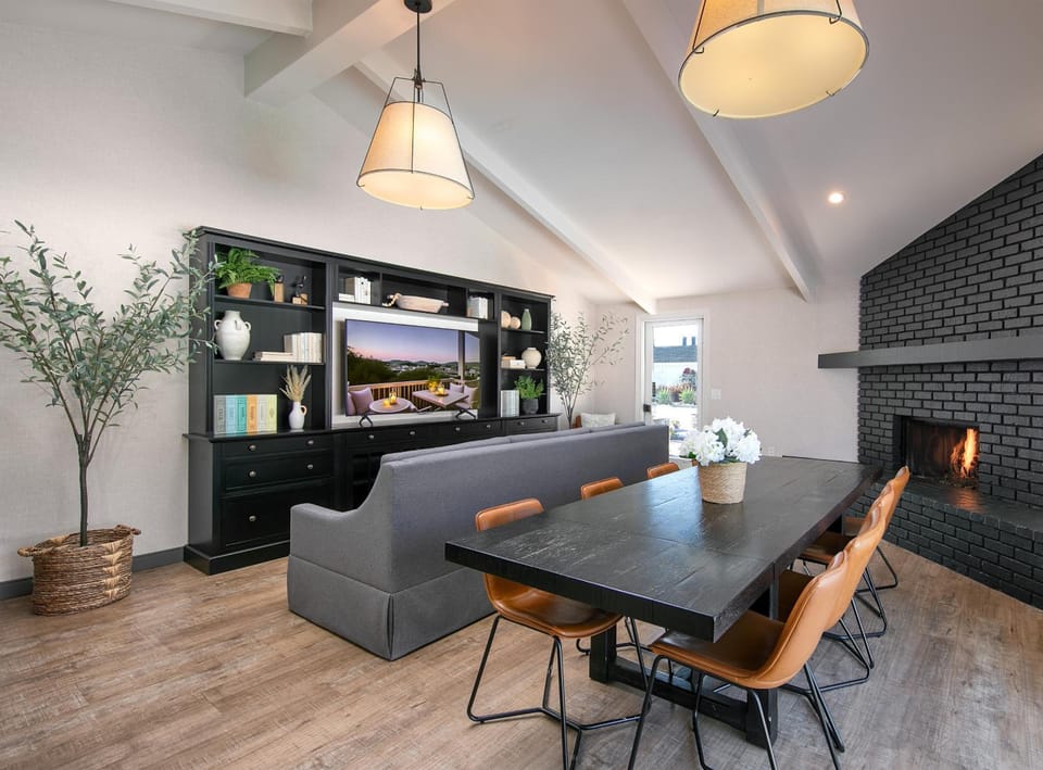 Shared lounge/TV area