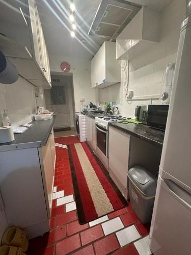 Cosy Smart/Small Double Room in Keedonwood Road Bromley Hotel in Bromley